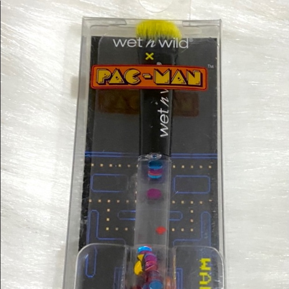 Wet n wails PAC-MAN eyeshadow brush